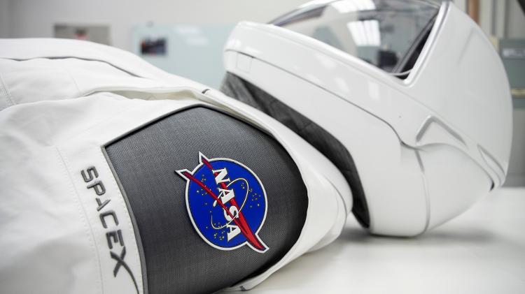 Uniforme de um astronauta que irá para o espaço no SpaceX Crew Dragon - divulgação