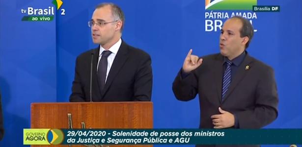O ministro da Justiça exige que a investigação de notícias falsas seja interrompida e defende o Weintraub - Carla Araújo