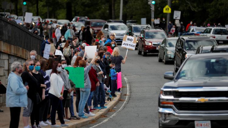 Pessoas de Boston participam de protestos após a morte de George Floyd - BRIAN SNYDER / REUTERS