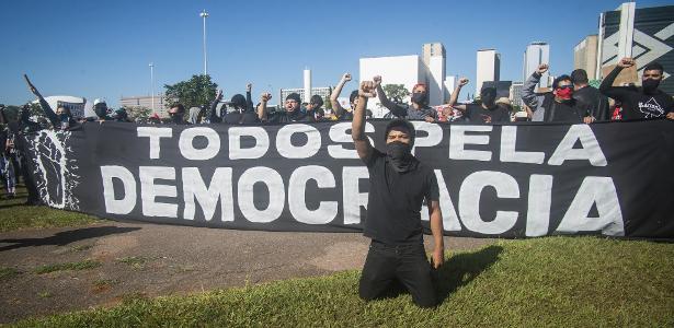 Protestos a favor e contra o Bolsonar estão ocorrendo no Brasil - 6 de julho de 2020