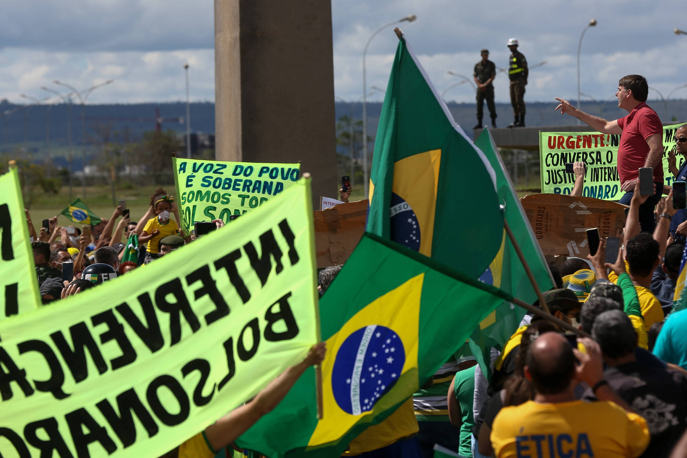 Manifestos pró-democráticos querem criar um clima de Diretas já após o ataque a Bolsonaro - 31.05.2020. - Poder